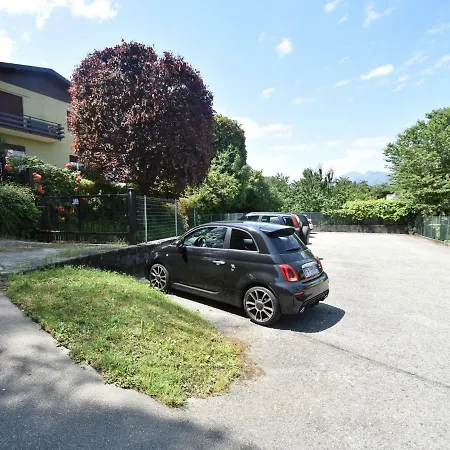 Dom wakacyjny Quaint Holiday At With Lake View Baveno